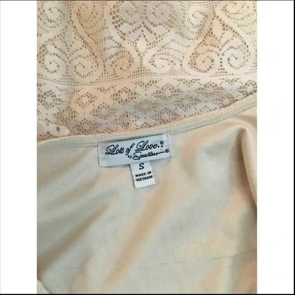 Lot of Love by Speechless Cream Lace Flare Sleeve Mini Dress size Small - Picture 4 of 4